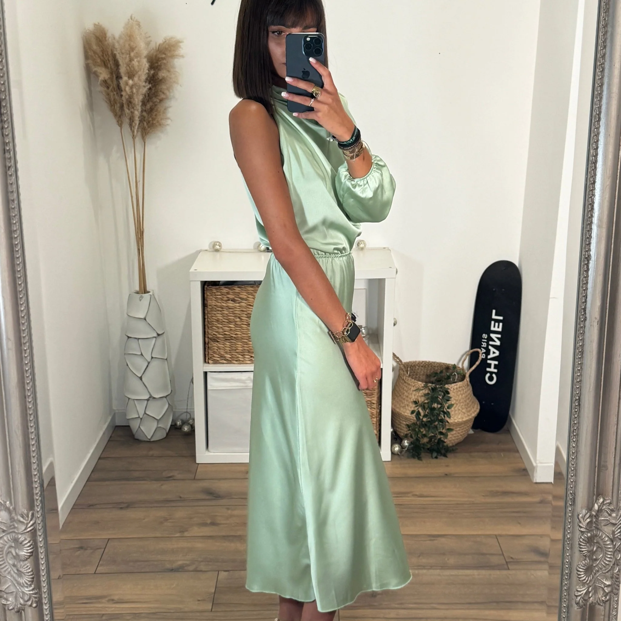 ROBE ASYMETRIQUE SATIN VERT SAUGE LOLA - Image 4